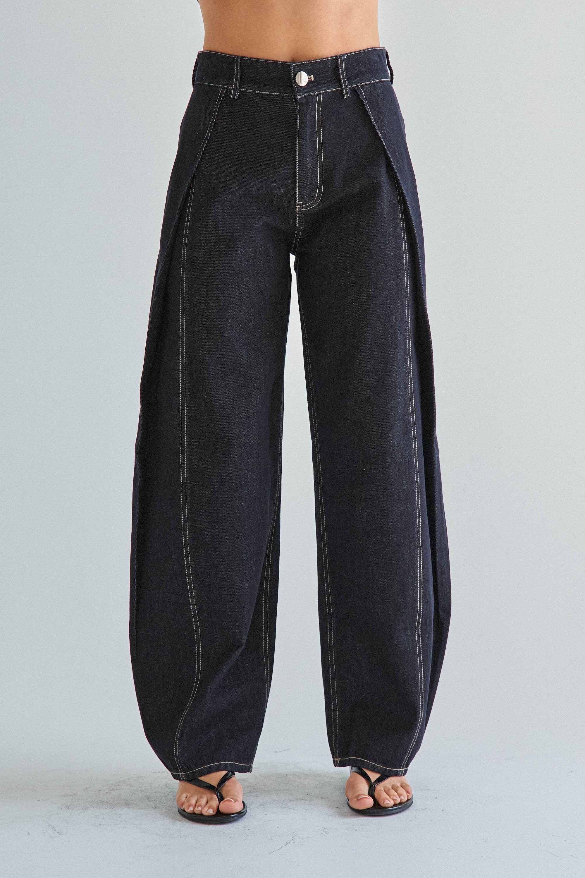 Side Pleated Barrel Jean