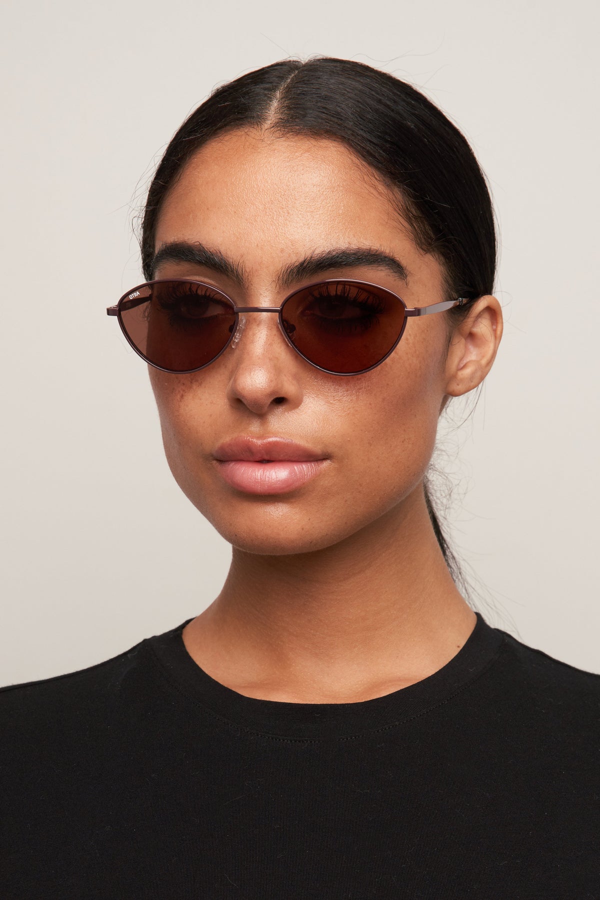 Model wearing Deja round sunglasses, side view