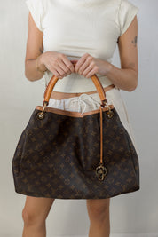 Pre Loved Louis Vuitton Artsy MM