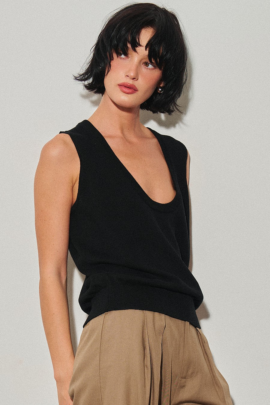 Black Scoop Neck Top — Black