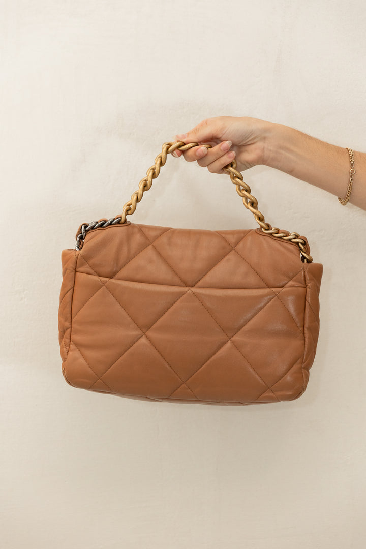 Pre Loved Chanel 19 Medium