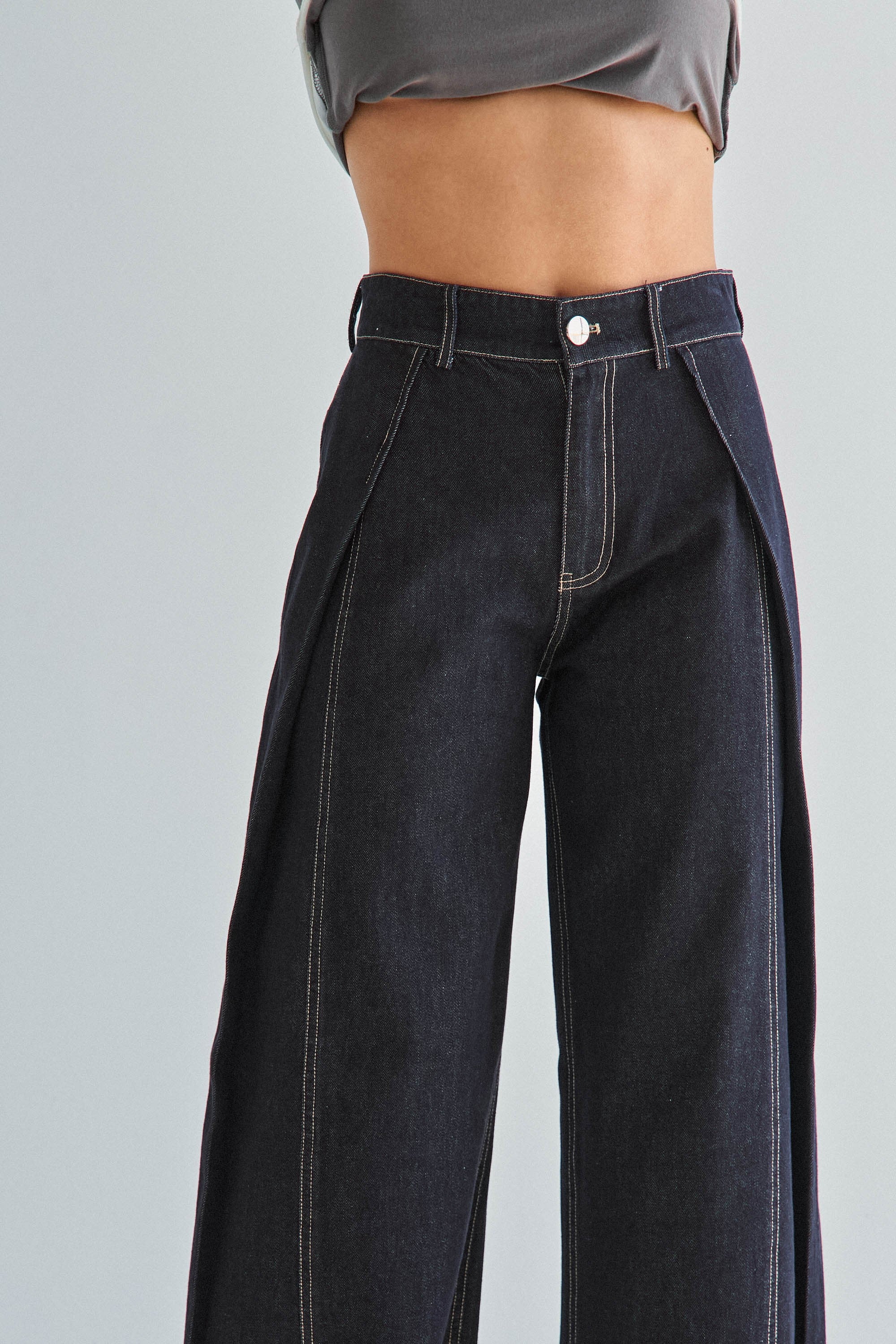 Side Pleated Barrel Jean