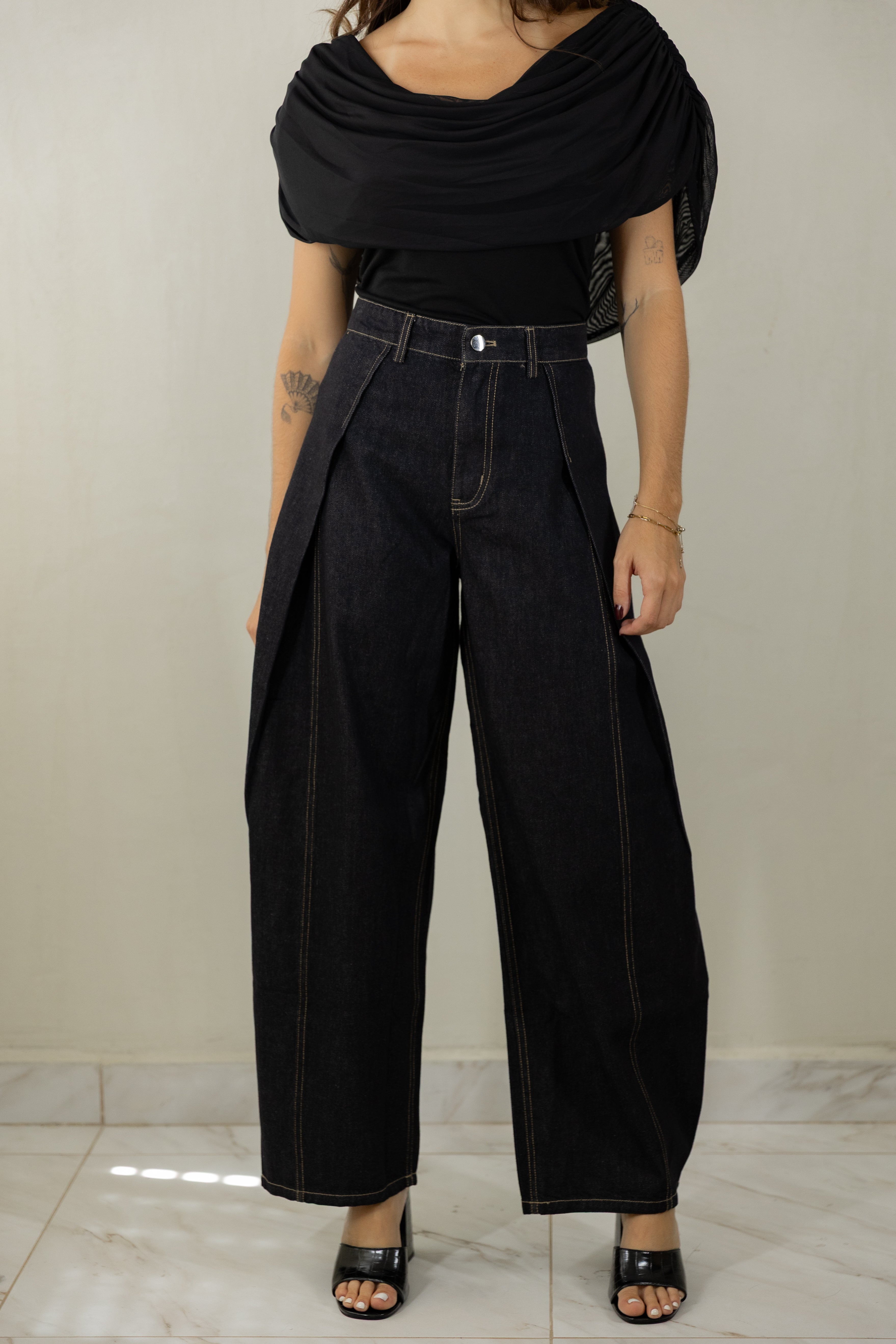 Side Pleated Barrel Jean