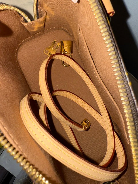 Pre-loved Louis Vuitton Alma Bb