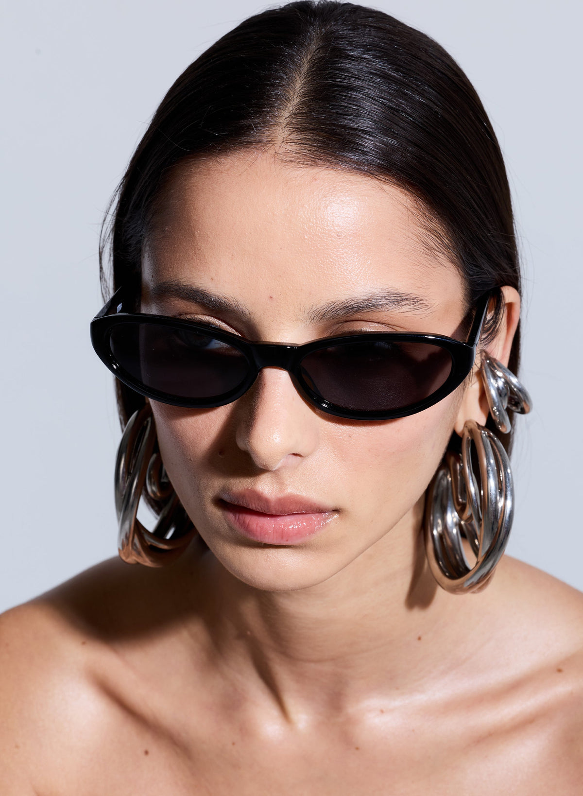 Model wearing Kenny black cat-eye sunglasses