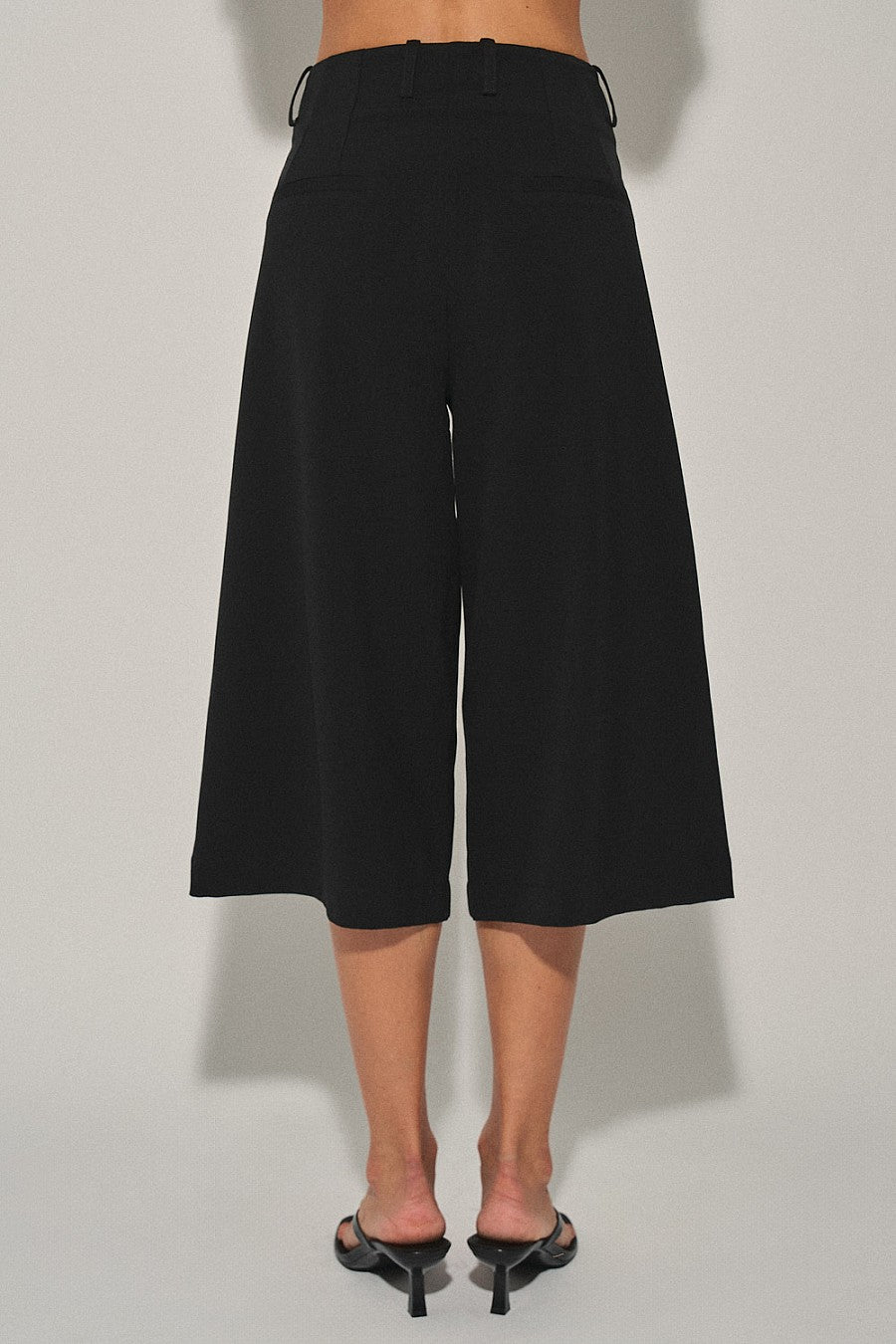 Black Wide-Leg Bermuda Pants