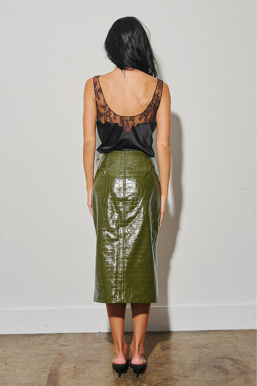 Woven Faux Leather Crocodile Texture Pencil Skirt in Dark Olive — Dk Olive